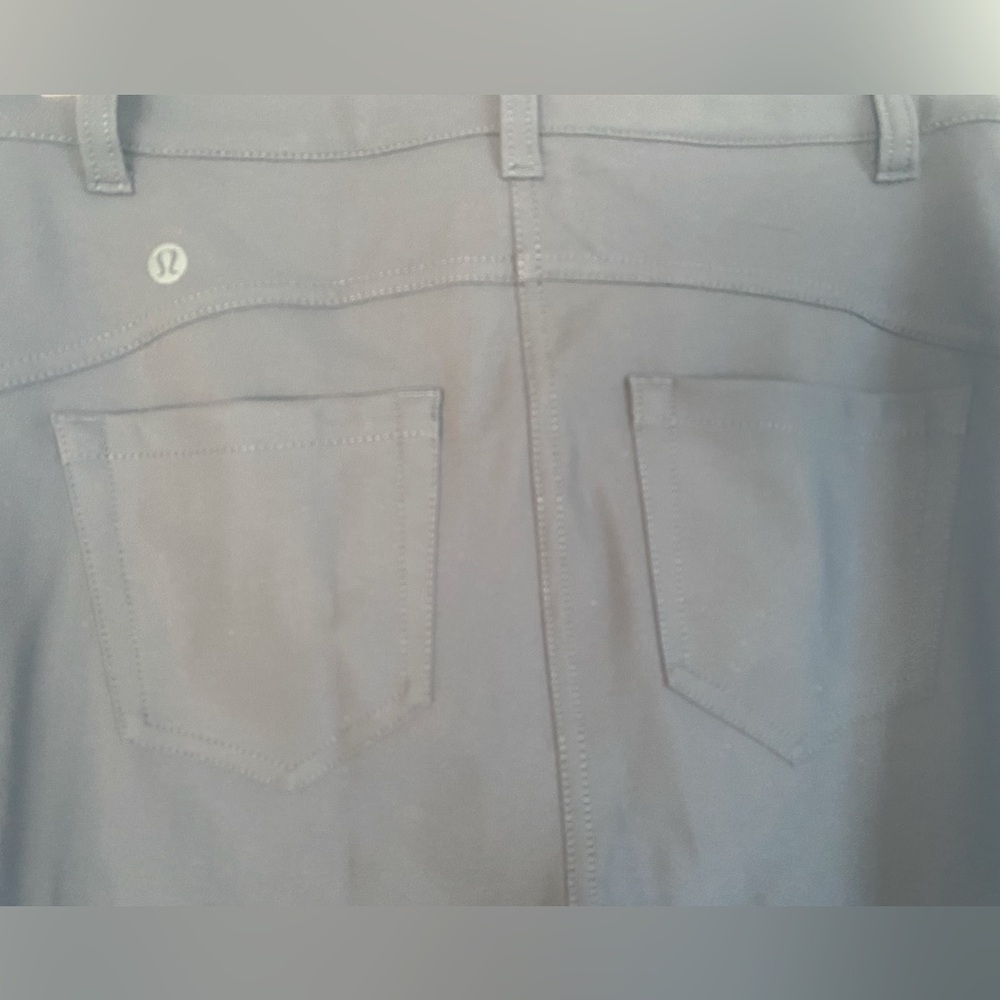 White skinny jeans size 4. Excellent condition